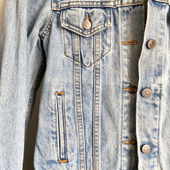 ✨ Sold on Vinted✨ Levi’s Classic Denim Trucker Jacket - Picture 6 of 9